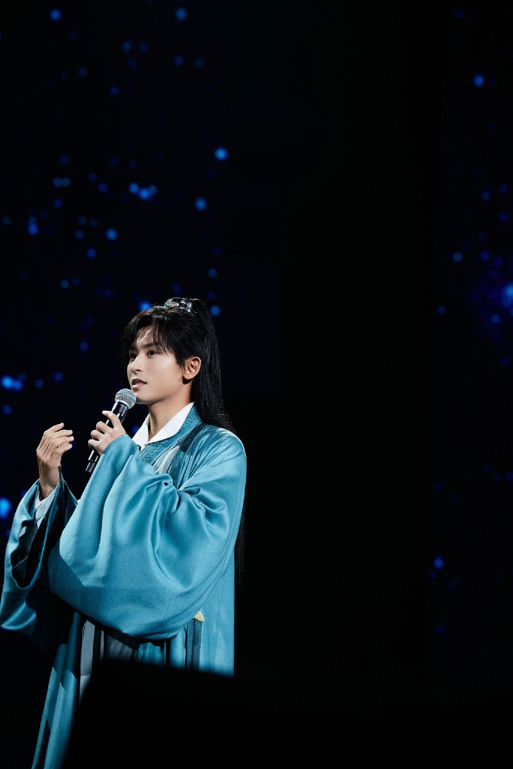  p>张哲瀚,1991年5月11日出生于江西省新余市,中国内地影视男演员