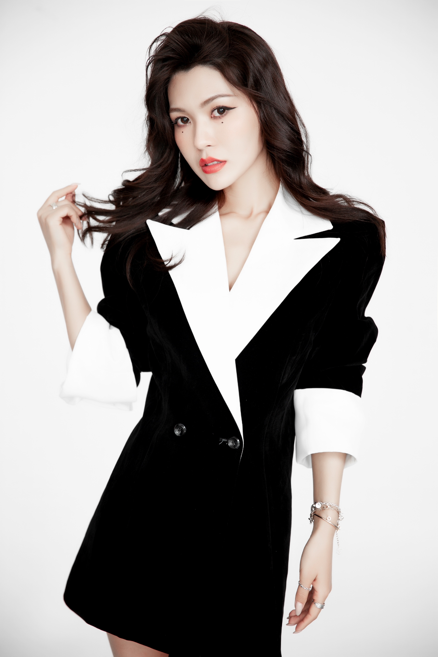 data-lemmaid="6549690">深圳电视台 /a>《清风车影》主持人,新能源