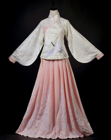 汉族女子传统服饰袄裙