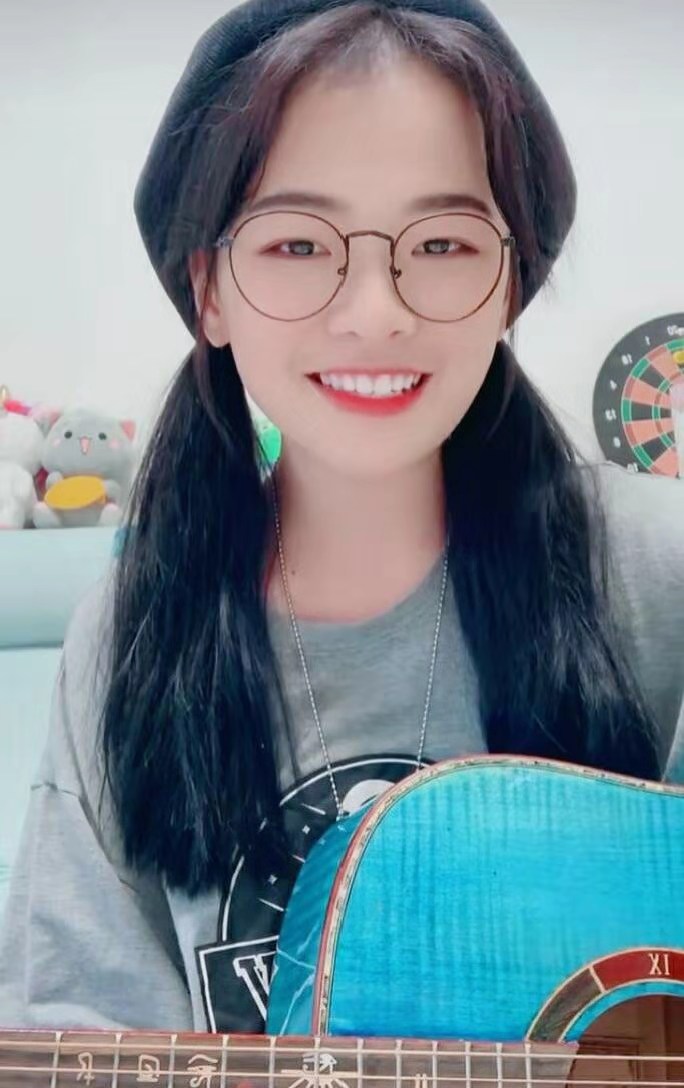  p data-id="gnwz9vf5sn">陈逗逗,本名陈晓敏