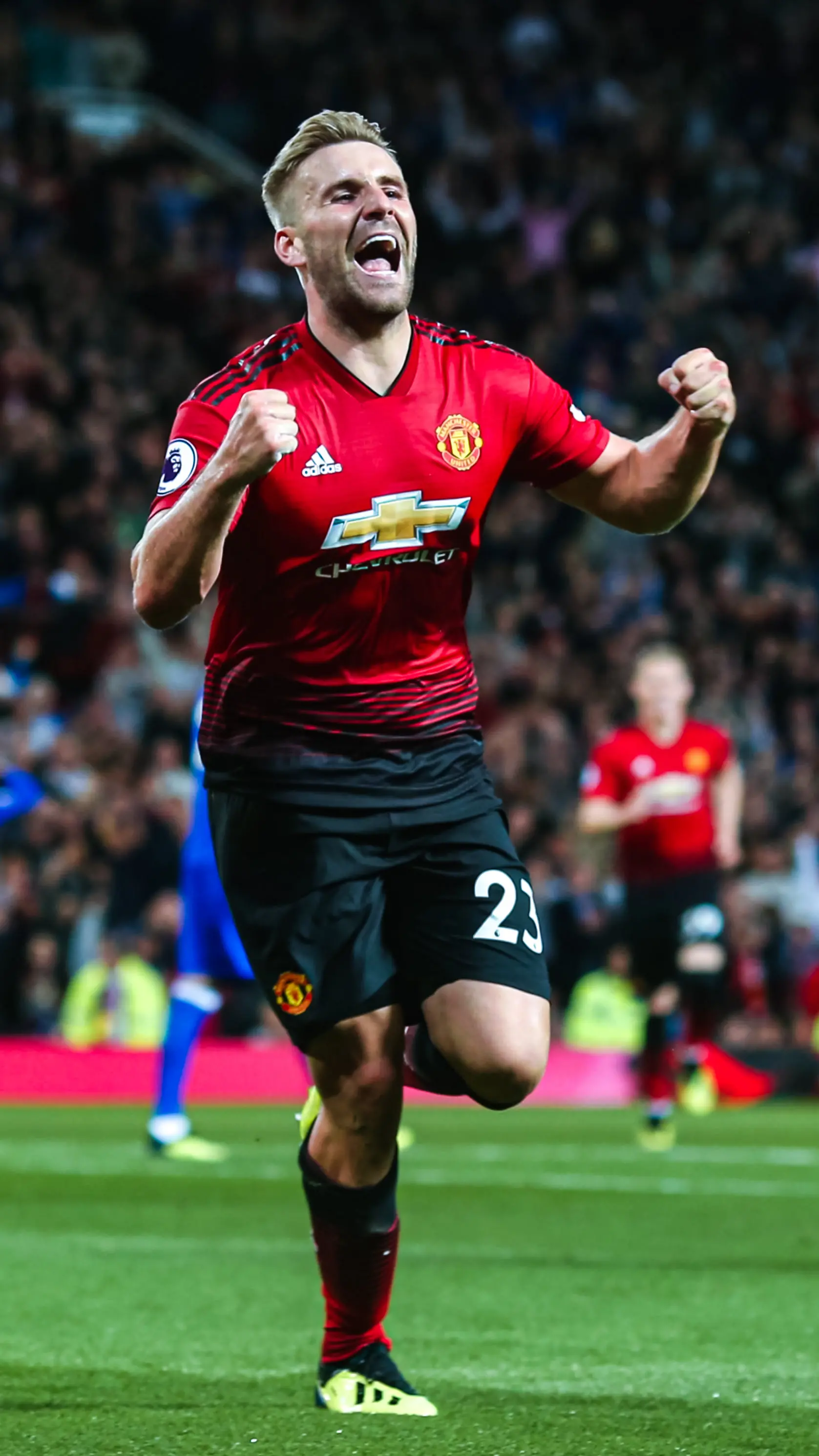  p>卢克·肖(luke shaw),1995年7月12日出生于英国伦敦的泰晤士河畔