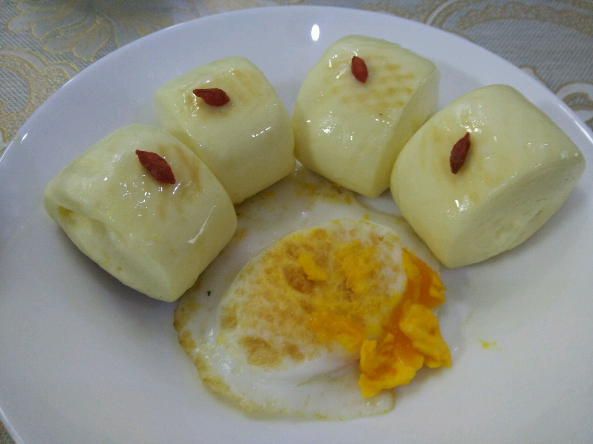  p>奶香枸杞馒头是一道美味的面点,主要材料有枸杞,面粉,配料是酵母粉