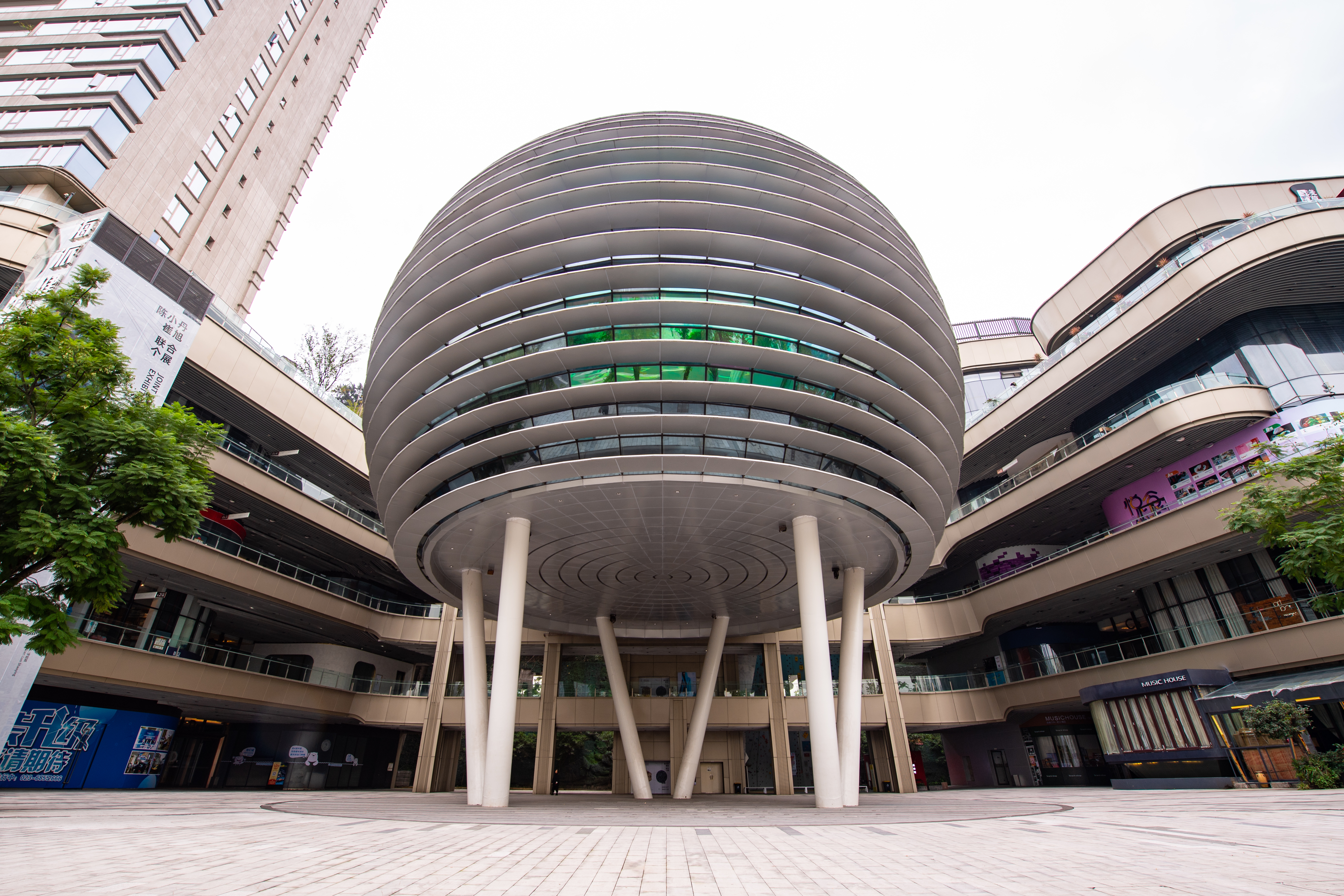 美术馆(yuan art museum)是由罗韶颖女士于2016年发起和创办,位于重庆