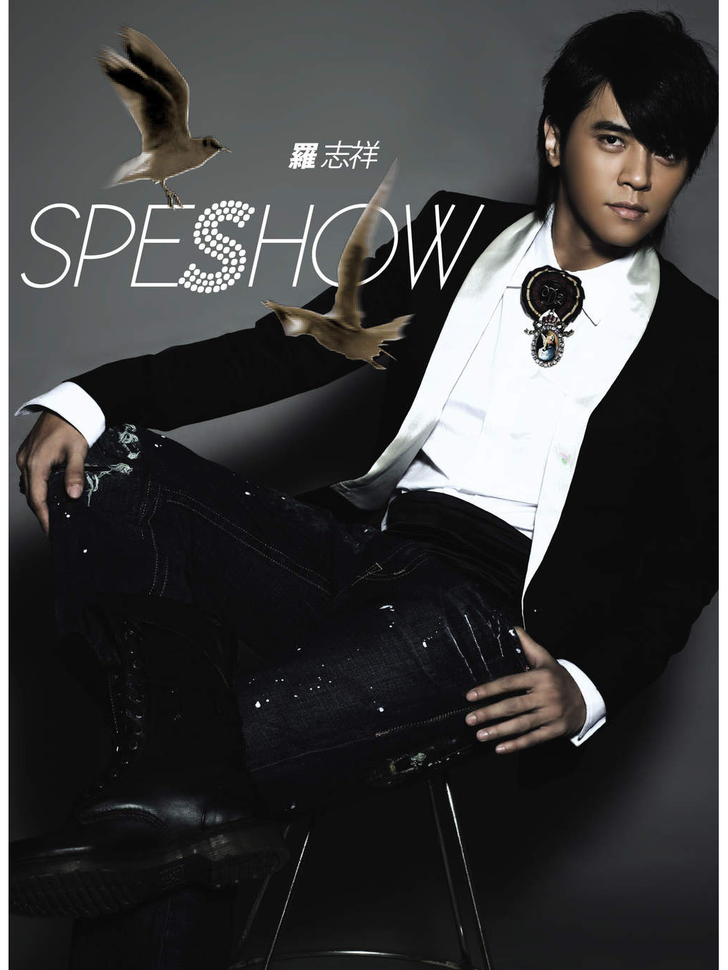  p data-id="gnwp05gg07">《爱转角》是由陈天佑作词, a target="