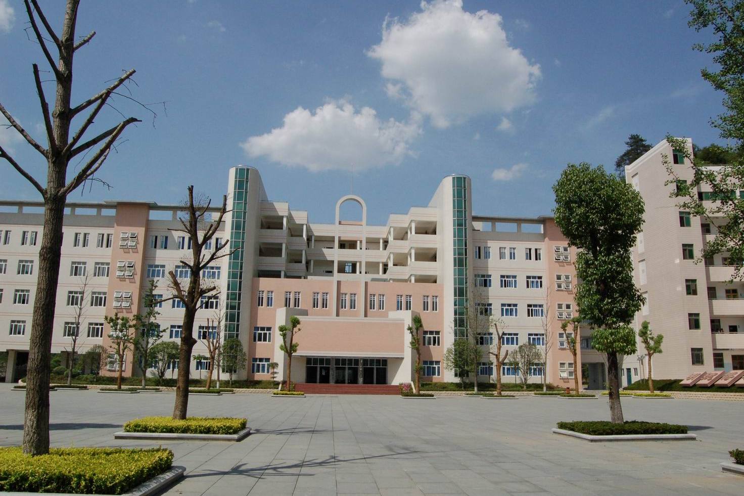 十堰市郧阳中学