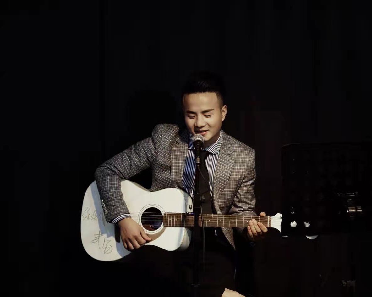  p>元甲,男,南京知音主持人工作室创始人,婚礼主持人,ims国际魔术师