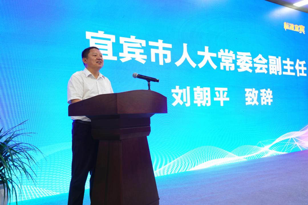 曾任四川省筠连人民政府县长,中共筠连县委书记,二级巡视员.