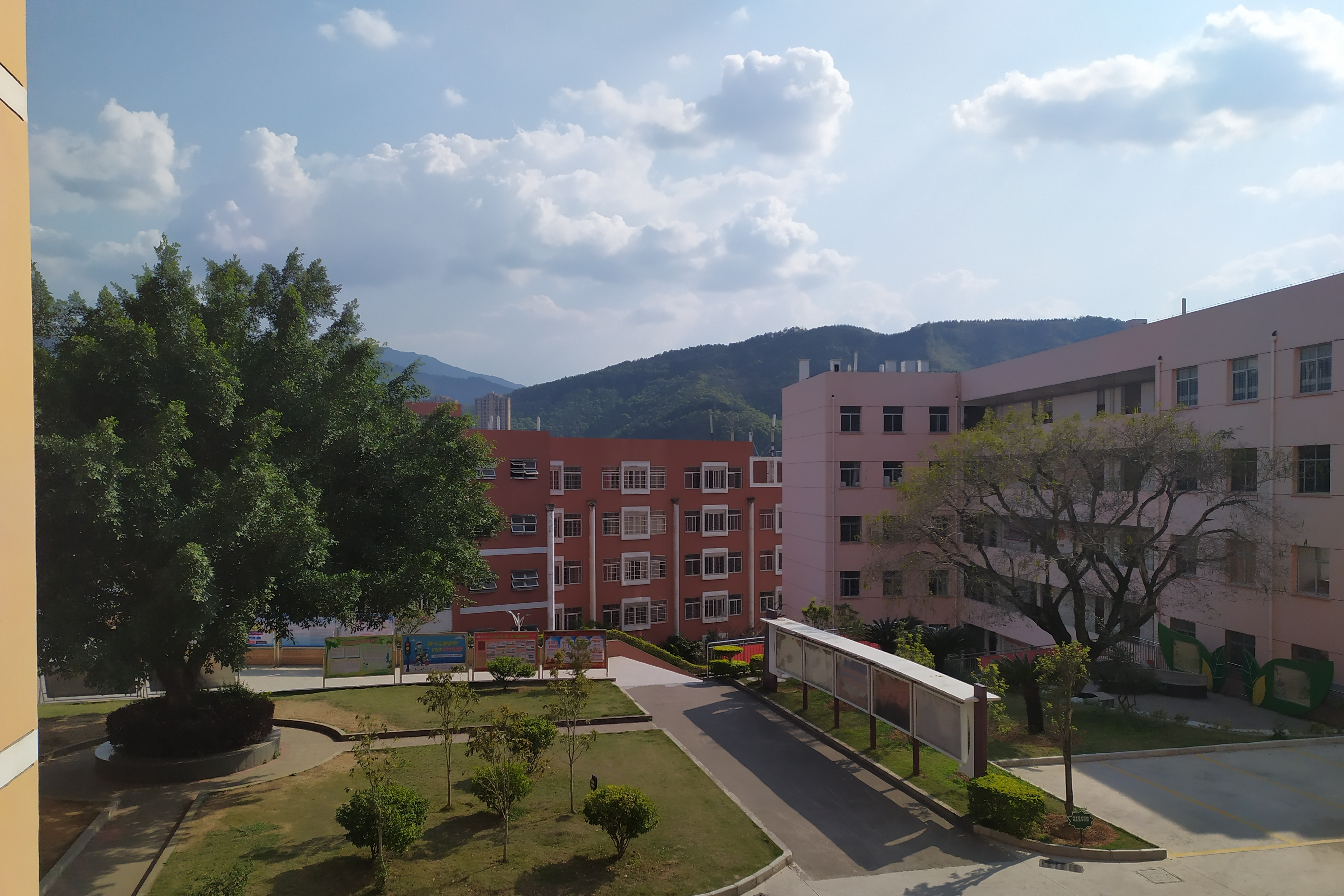  p data-id="gnaxigojds">三明十二中地处三元区富兴路,与三明七中为