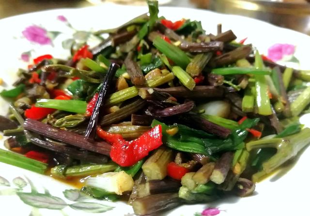 爆炒鲜蕨菜