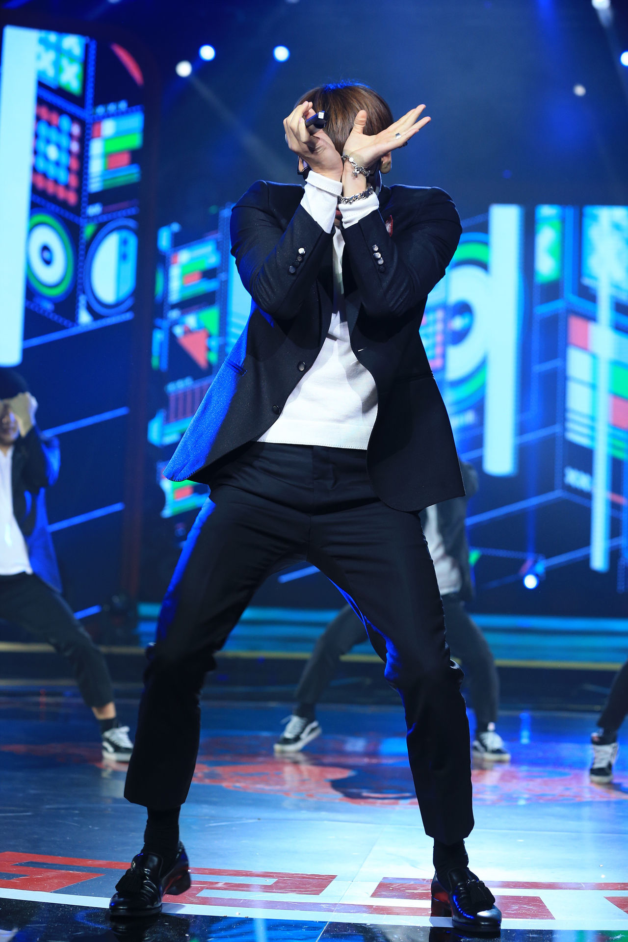  p>郑智薰(rain),1982年6月25日出生于韩国首尔,韩国流行男歌手,演员