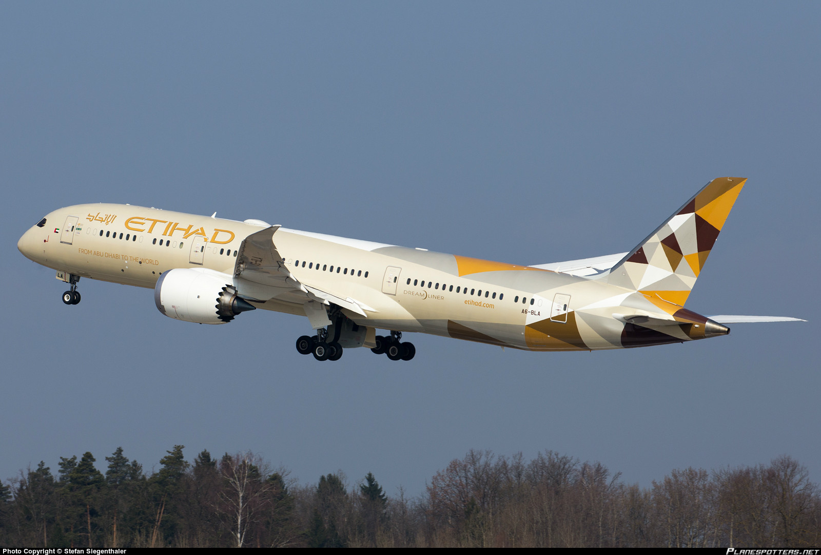 al-itti   ād,指"联盟",英语:etihad airways)