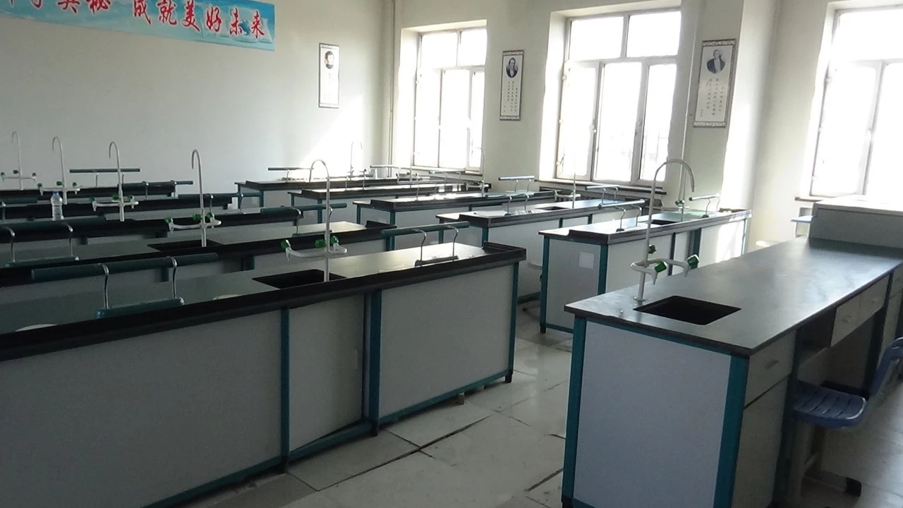  p data-id="gnx0ff9uxn">    兴隆二中,1978年建校.