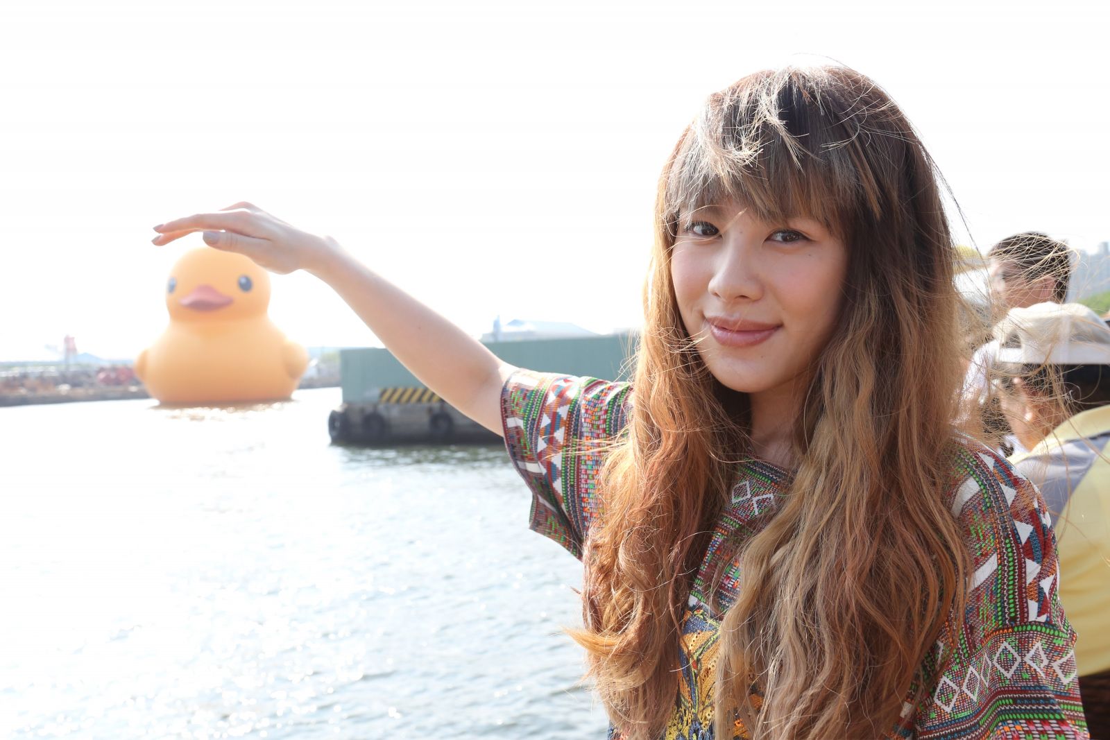 《我的我自己》是王诗安演唱的歌曲,收录在《你好吗love lesson》