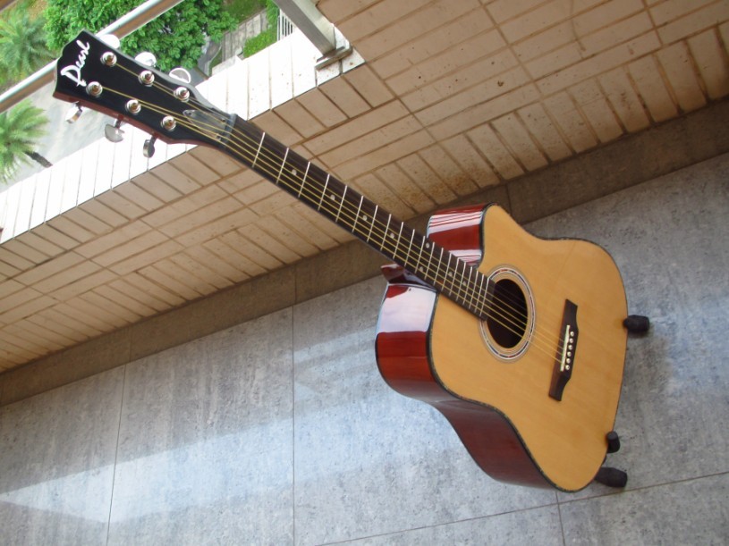  p>吉他(意大利语:chitarra),又译为结他或 a target="_blank" href="