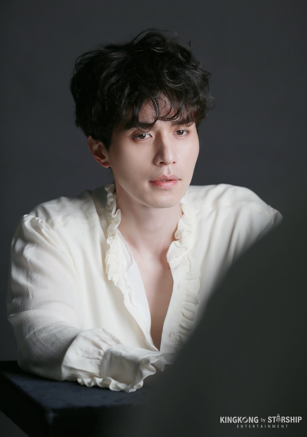  p>李栋旭(lee dong wook),1981年11月6日出生韩国首尔,韩国男演员