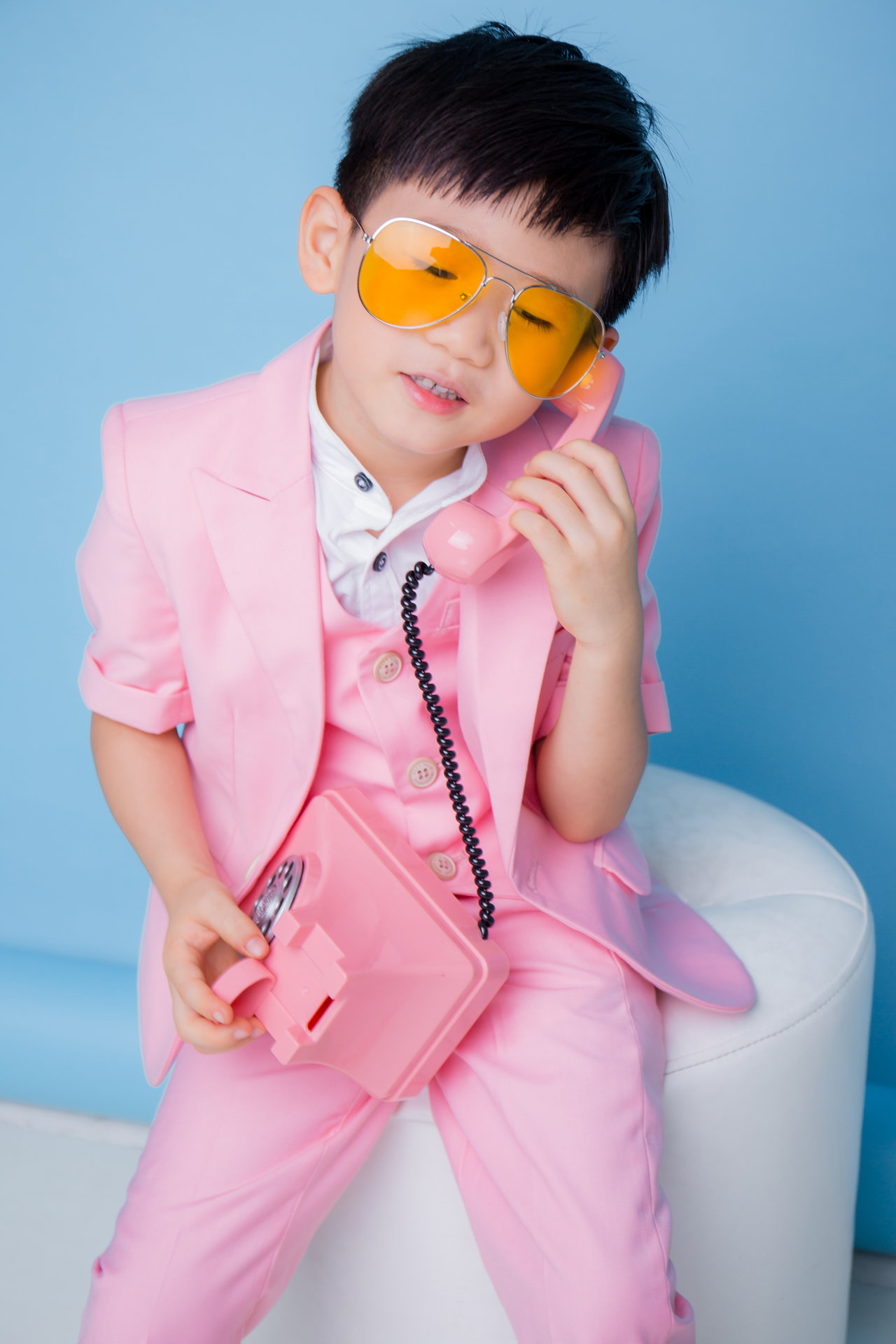 代表作品《 a target="_blank" href="/item/花公鸡/20468882" data