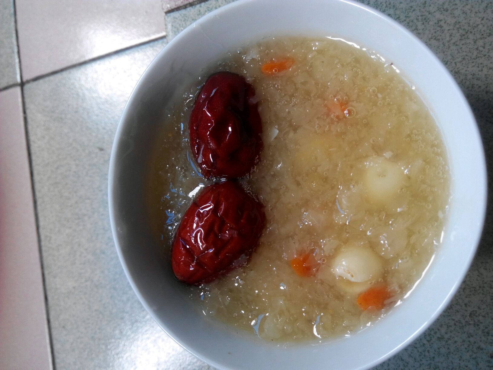 冰糖银耳汤(尿酸高能吃冰糖银耳汤)