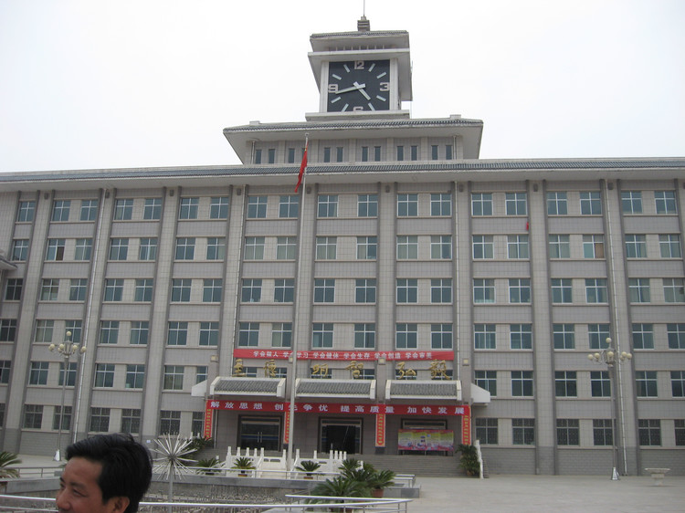  p>灵台县第一中学创建于1940年,2004年过渡为独立 a href="#" data