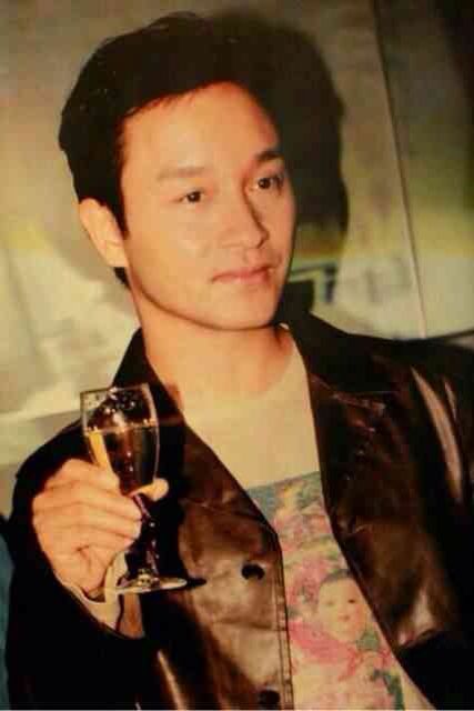  p>张国荣(1956年9月12日-2003年4月1日),出生于香港,中国香港男歌手