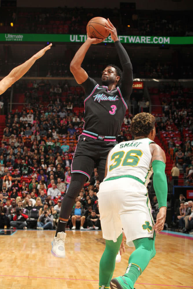  p>德怀恩·韦德(dwyane wade),1982年1月17日出生于美国 a target="