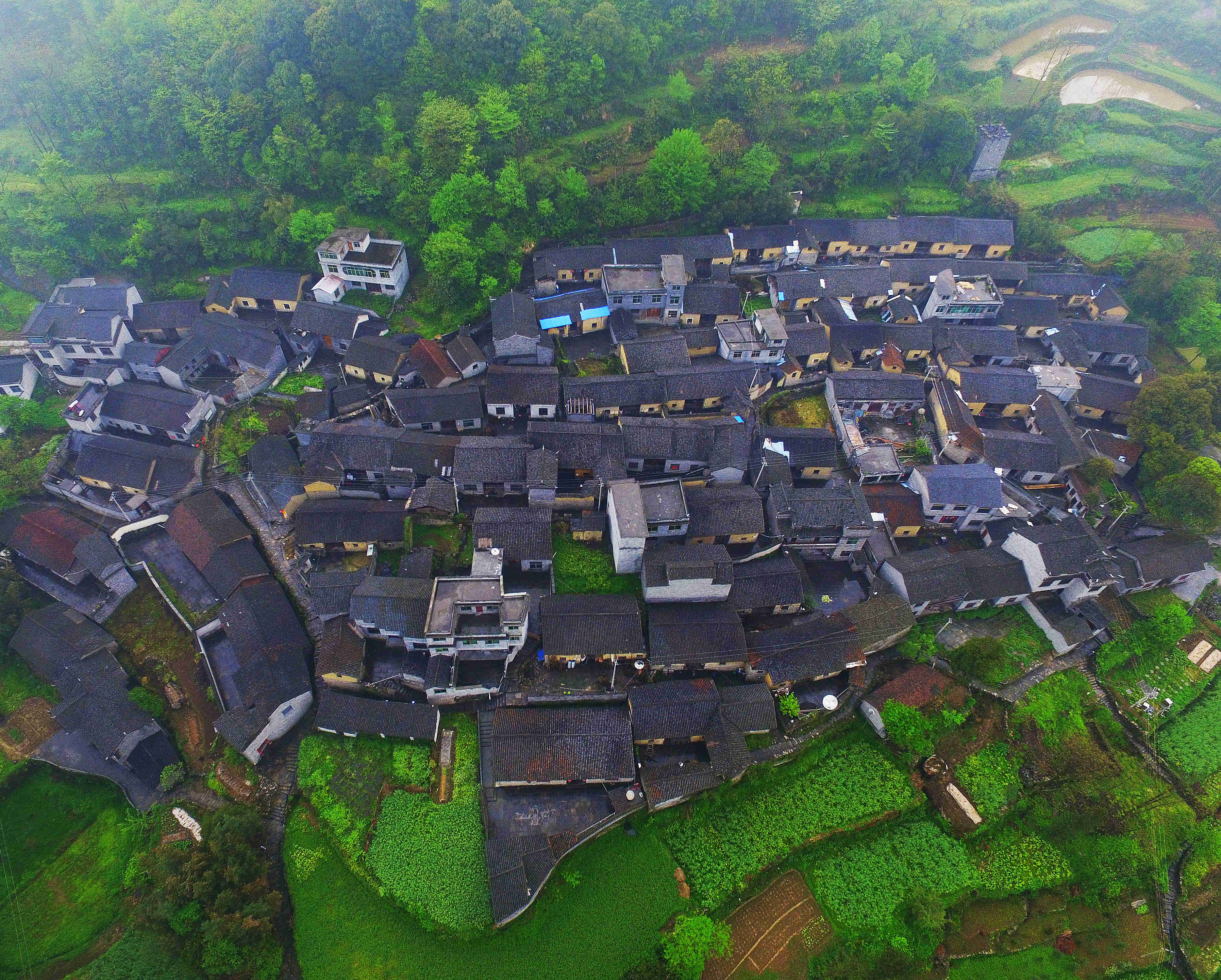 gnavmdpxjo">老家寨位于湖南省湘西土家族苗族自治州凤凰县山江镇北部