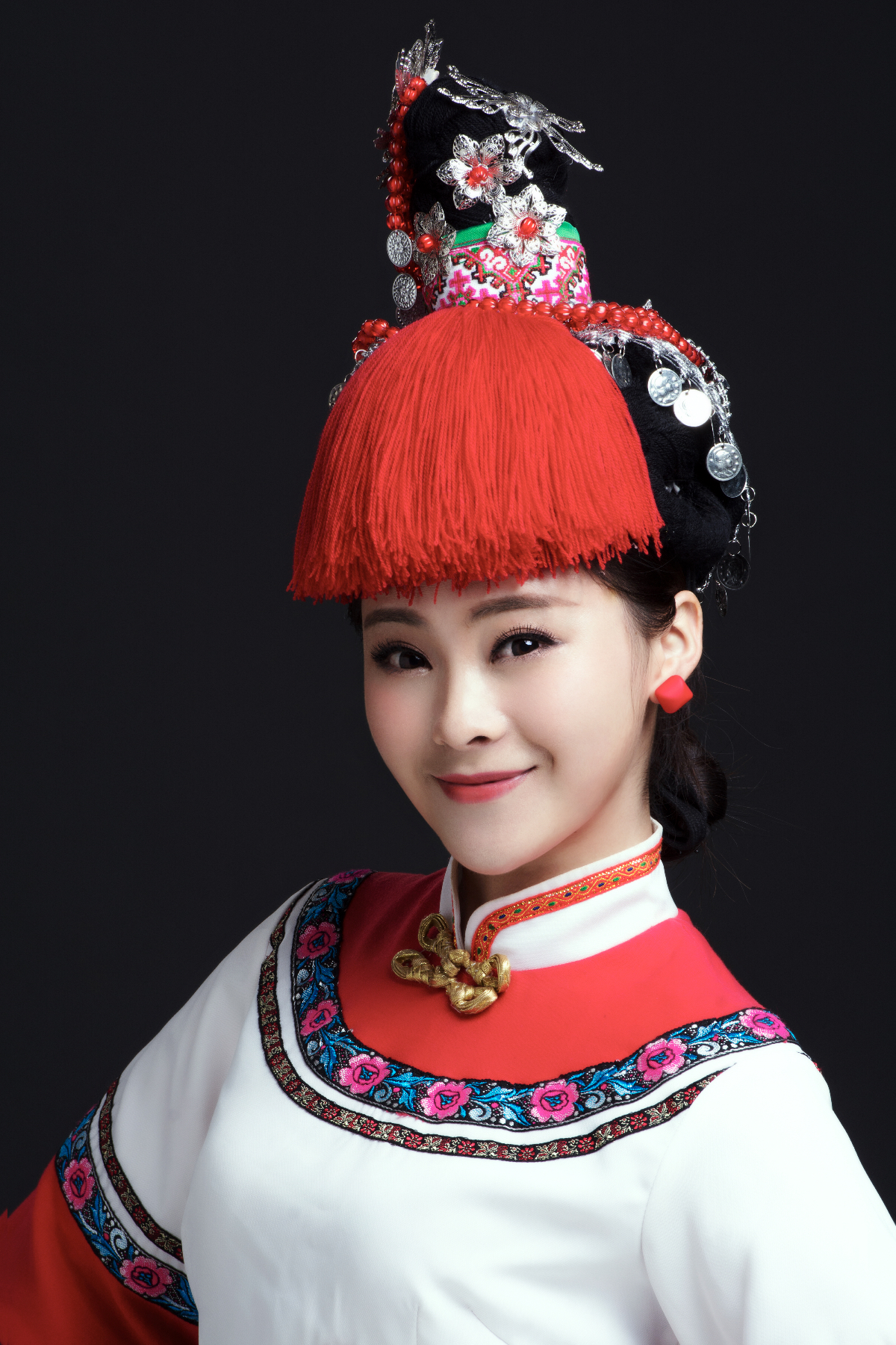  p>雨田,原名雷芳,青年歌手,演员.