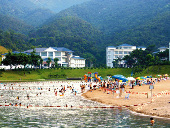 江门新会区著名的国家aaaa级旅游景区圭峰山国家森林公园的龙潭景区内