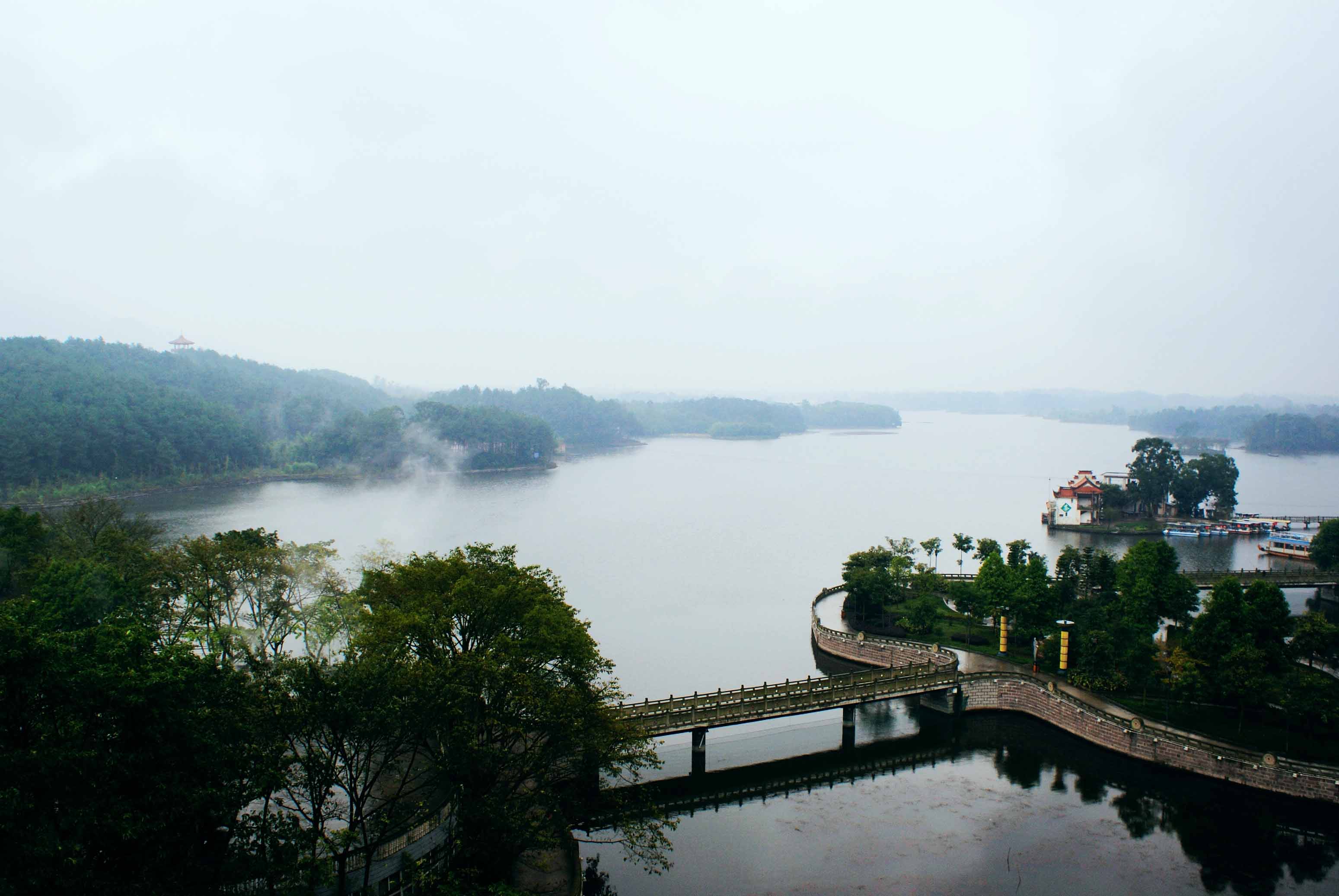  p data-id="gnvfwbj2ch">大足龙水湖国际旅游度假区是由财信旗下大足