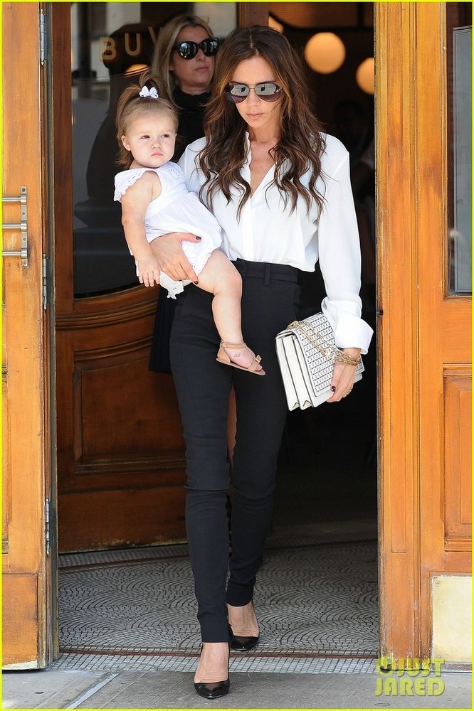 维多利亚·卡罗琳·亚当斯