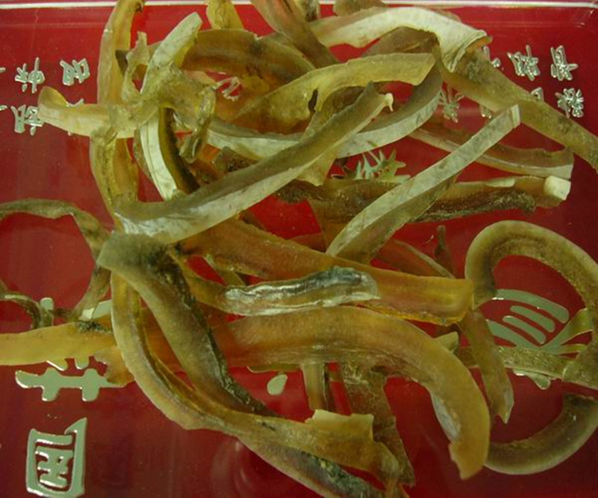  p>龟板胶为乌龟腹甲经煎熬,浓缩制成的固体胶,性偏平和,味甘而咸,有