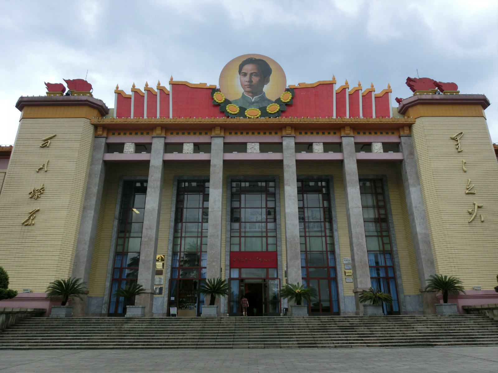 位于江西省萍乡市安源区 a target="_blank" href="/item/安源镇