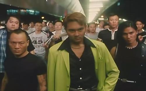 1)是由李惠民执导,南燕,陈十三编剧,张智霖,丁子峻,任达华,李修贤