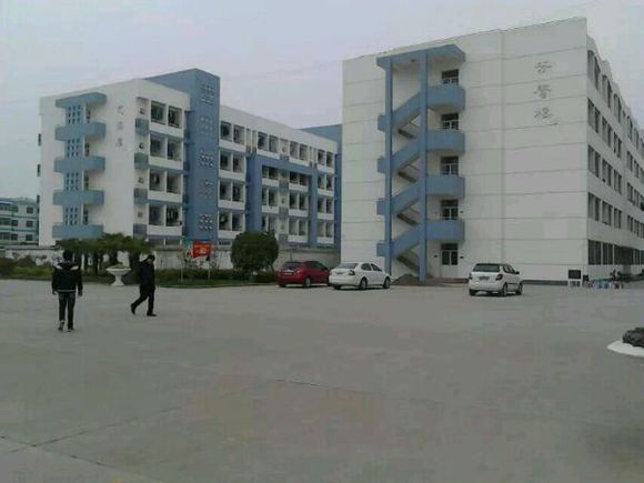  p>钦工中学坐落在淮安市淮安区古镇钦工镇西首(毗邻淮涟路).