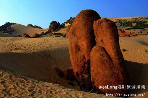 勃隆克沙漠旅游区