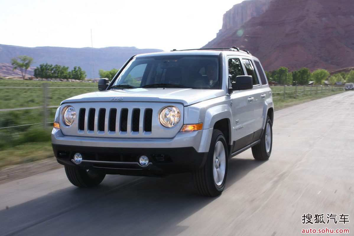  p>自由客指的是jeep品牌旗下一款偏重公路性能的城市型suv,同时也