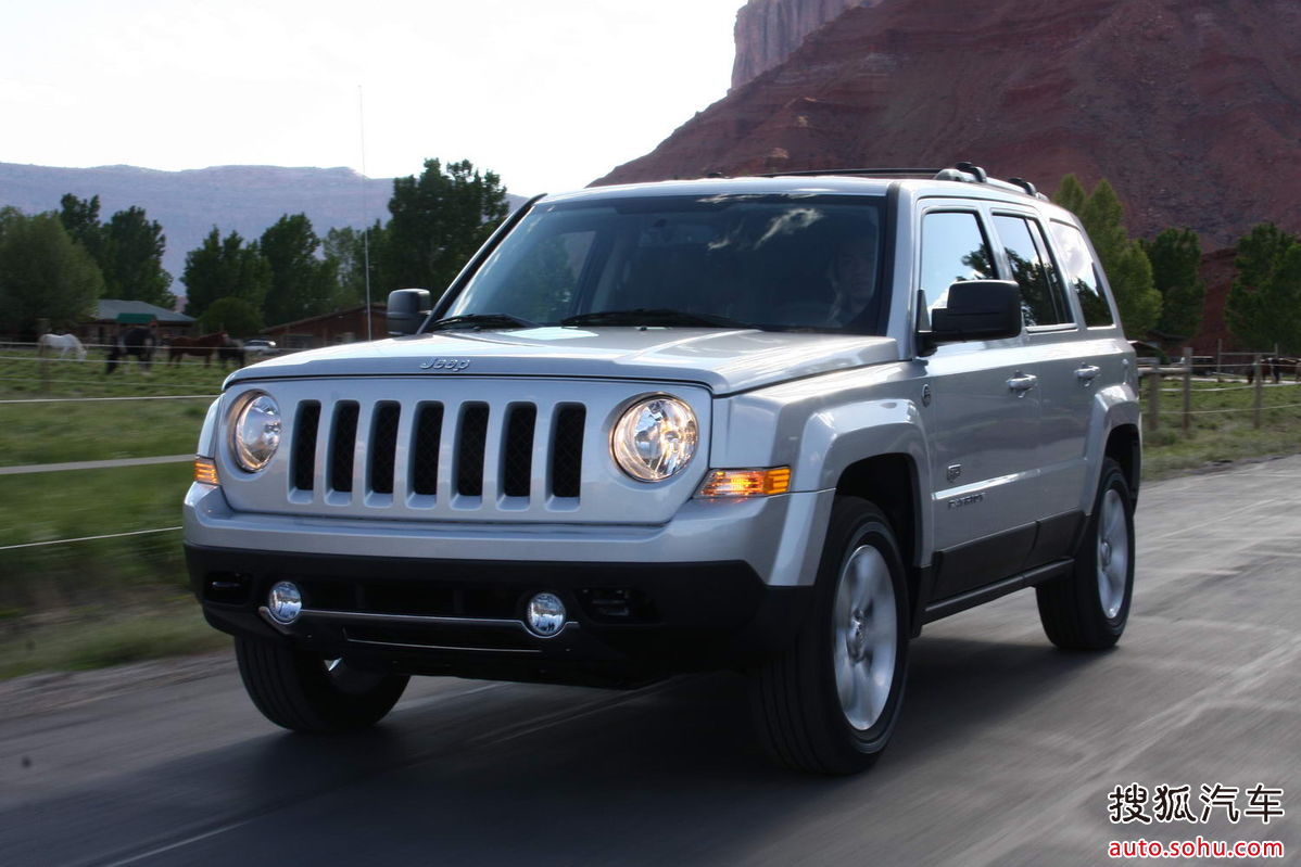  p>自由客指的是jeep品牌旗下一款偏重公路性能的城市型suv,同时也