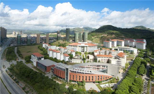 lemmaid="3666121">厦门大学附属实验中学 /a>(简称"厦大附中")是 a