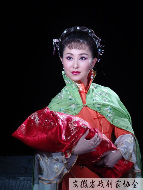 cfwq">周源源,1972年12月出生于山东德州,毕业于安徽省黄梅戏专科学校