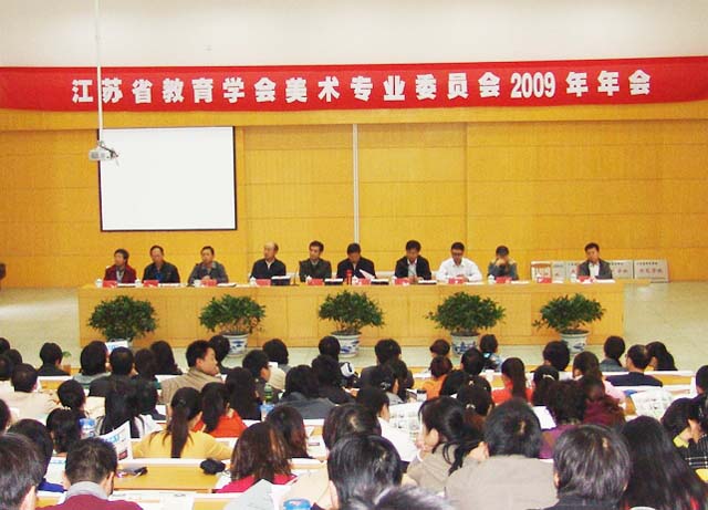  p>湖北省石首市文峰中学坐落于九曲回肠的长江之滨,美丽的笔架山南麓