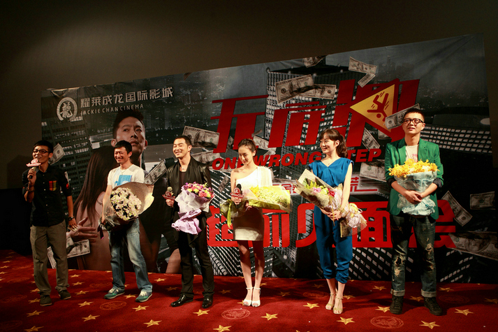 出生于内蒙古包头市,毕业于解放军艺术学院戏剧系本科,中国内地女演员