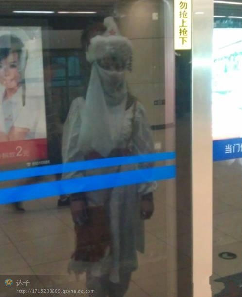 地铁楼兰女