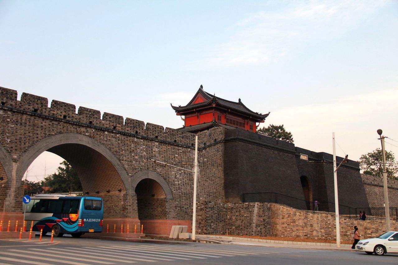  p>武汉起义门,位于湖北省武汉市武昌区首义路起义街,是全国重点文物