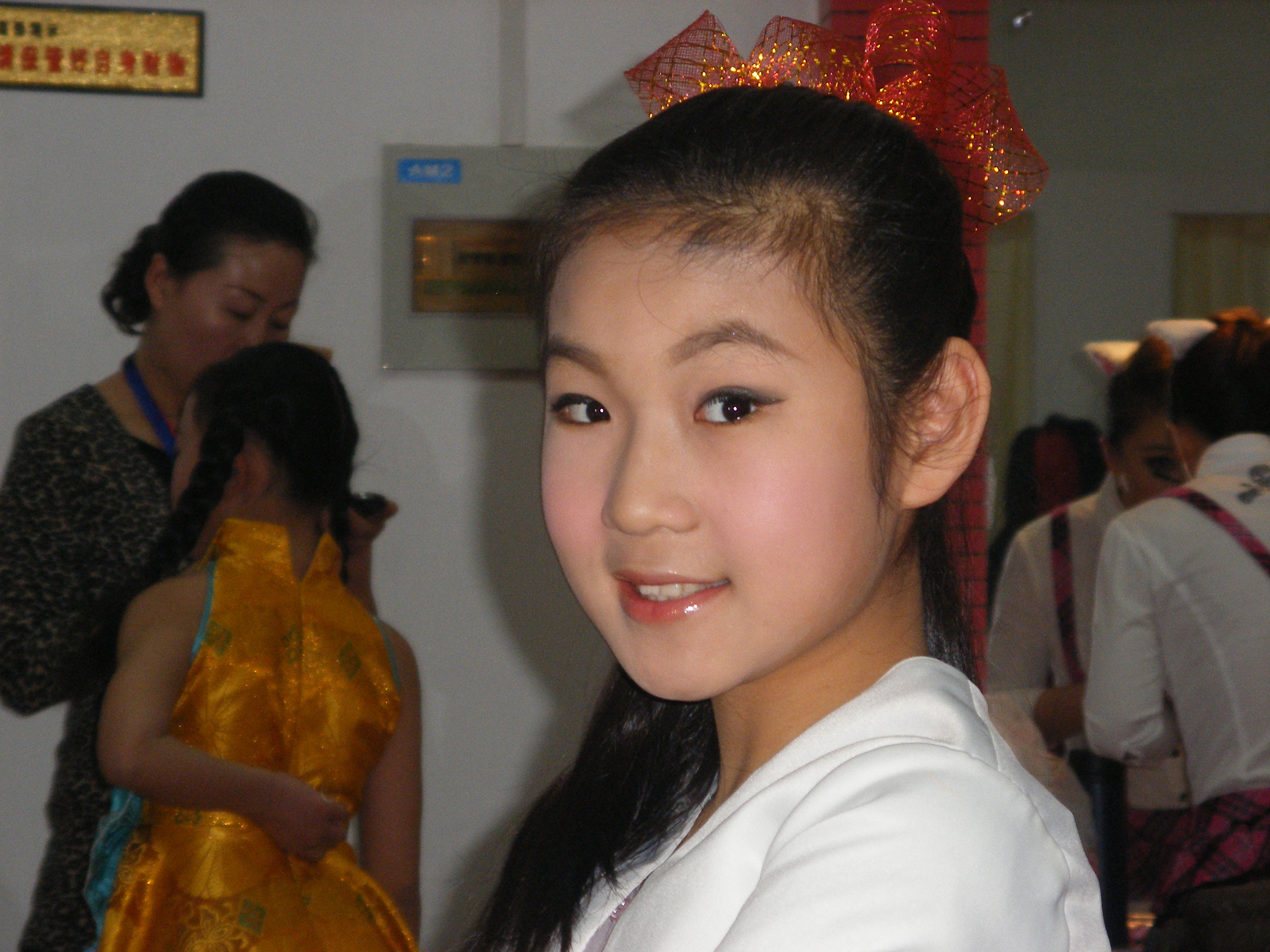  p>《五星红旗我爱你》是由张美辰演唱一首儿童歌曲,由姜延辉作词