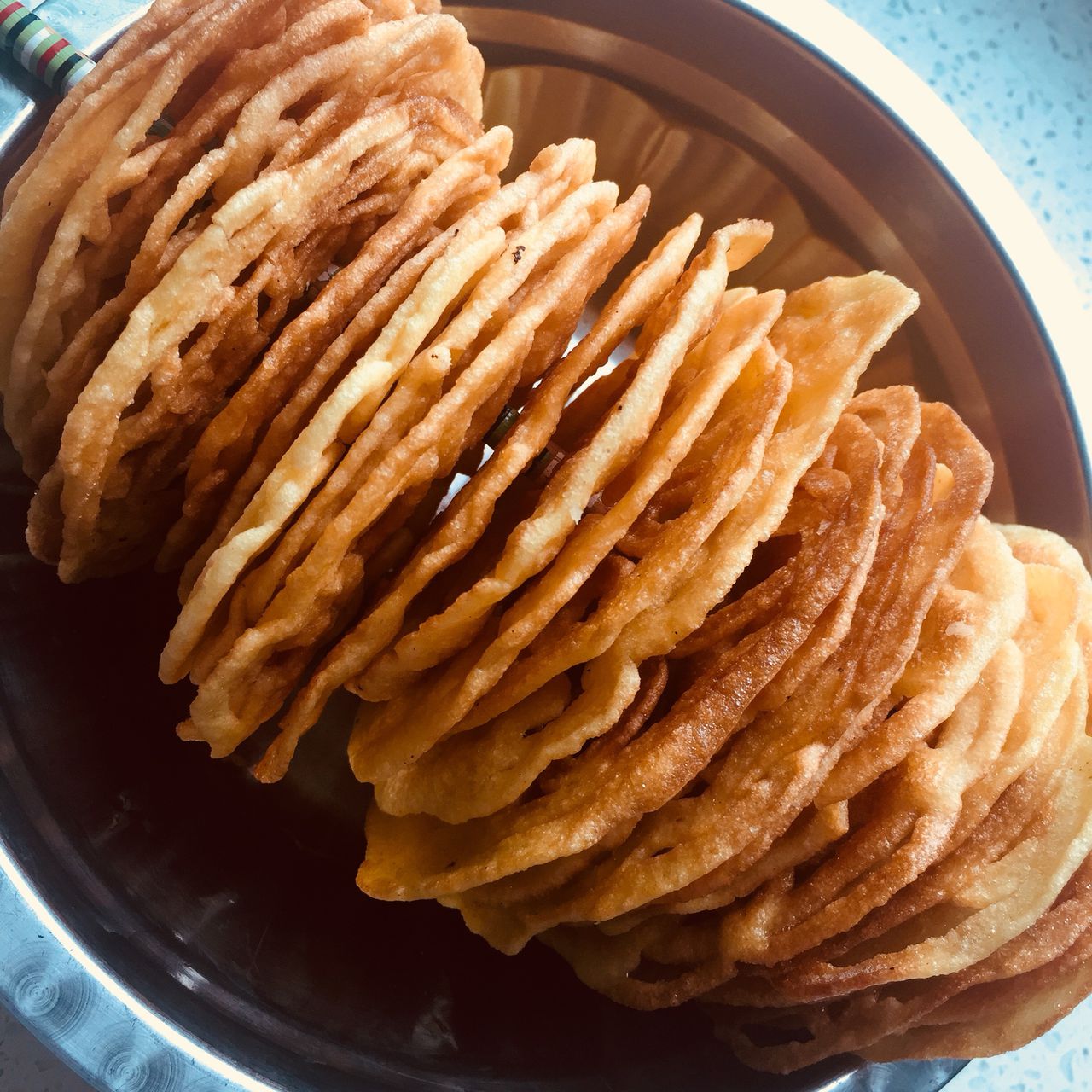  p>龙亢泡条馓子是怀远著名地方特色小吃.