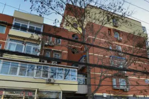 长椿街平房位于北京市西城长椿街,共计房屋17户.