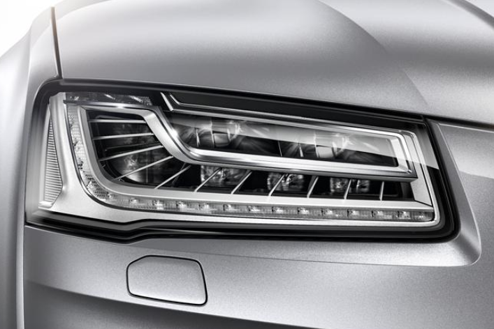 矩阵式大灯与普通的led灯相比较,对前方区域照亮的范围更直,更广,更亮