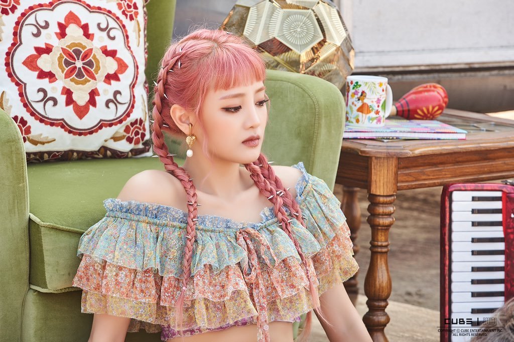 nicha yontararak),1997年10月23日出生于泰国曼谷,泰国流行乐女歌手