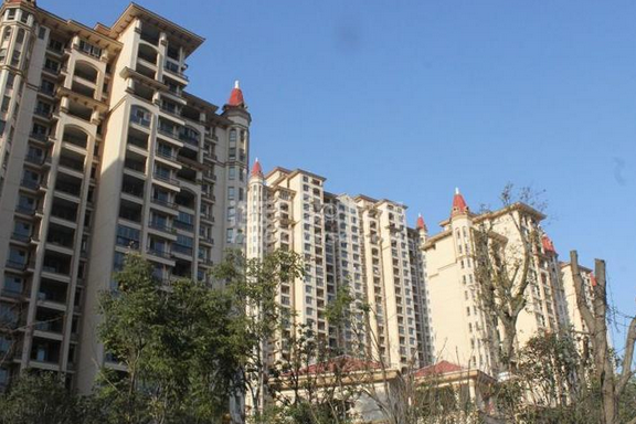  p>大川世纪城·世纪天街位于河间市京开大街与瀛洲镇西路交叉口. /p>