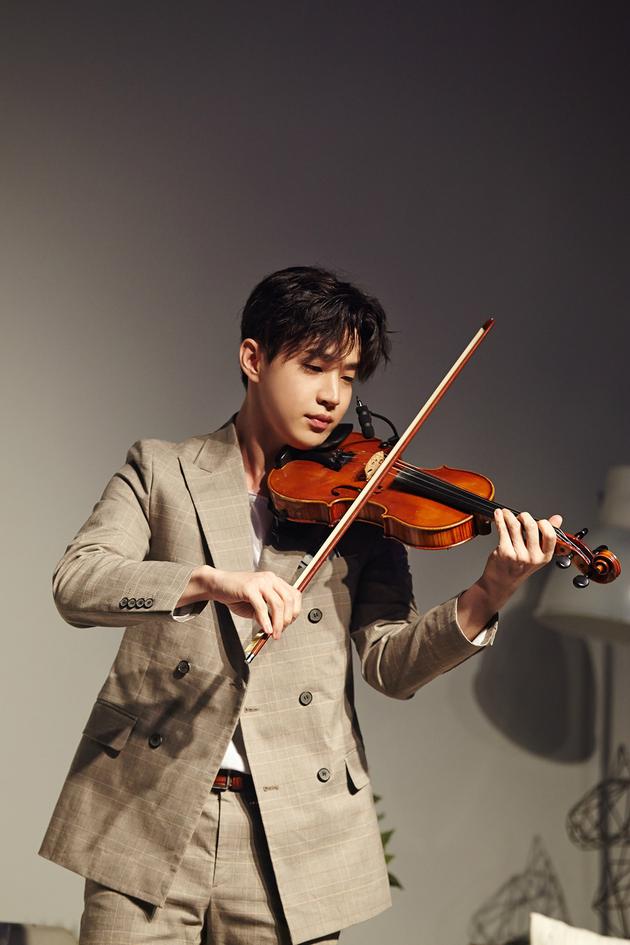  p>刘宪华(henry lau),1989年10月11日出生于加拿大,就读于 a target=
