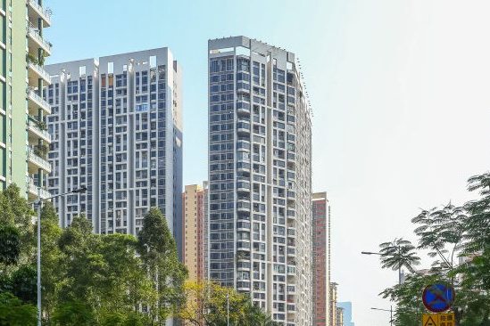  p>力迅上筑mintel商务公寓位于广州市天河珠江新城东,共计房屋90户.